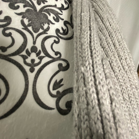 Calvin Klein Cozy & Warm Knit Gray Scarf - Picture 5 of 6